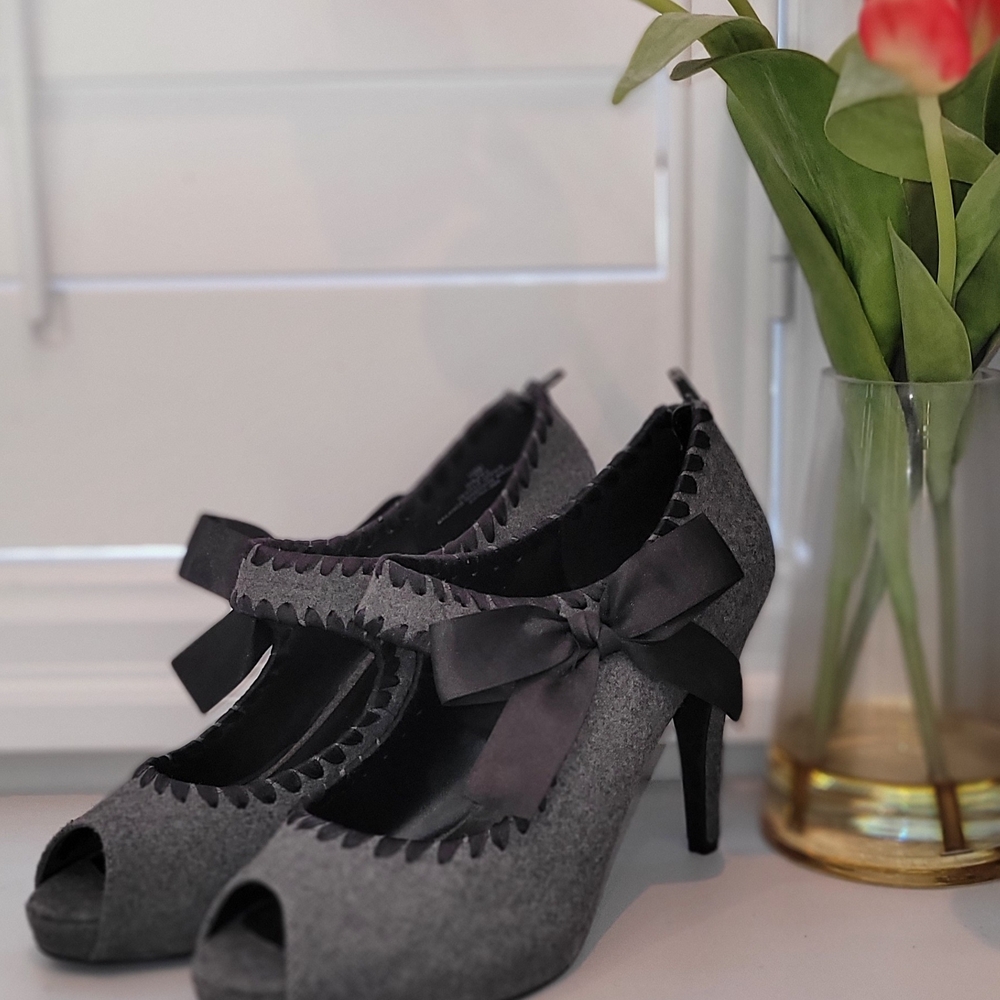 Grey Peep-Toe High Heels with Ankle Strap And Satin Bow